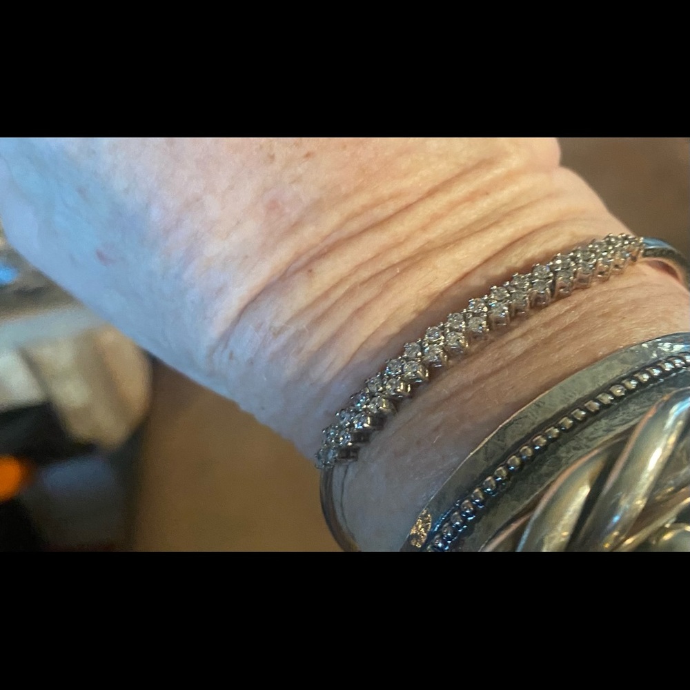 Bangle bracelet